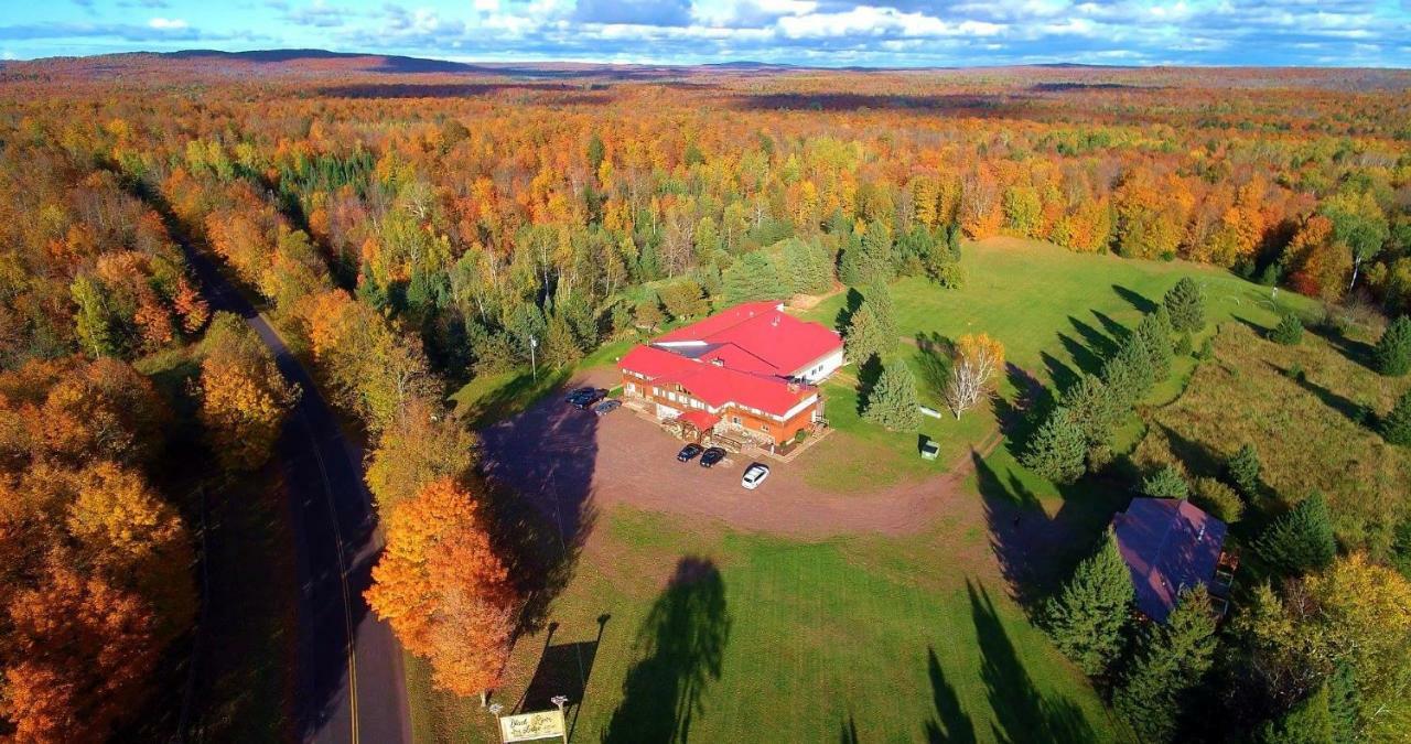 Black River Lodge Ironwood Exterior foto